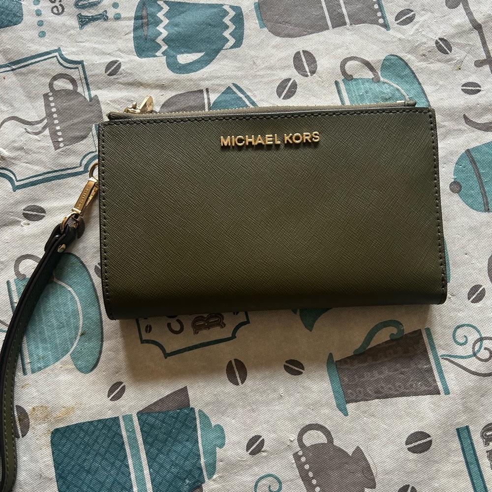 Michael Kors Forest Green Wristlet